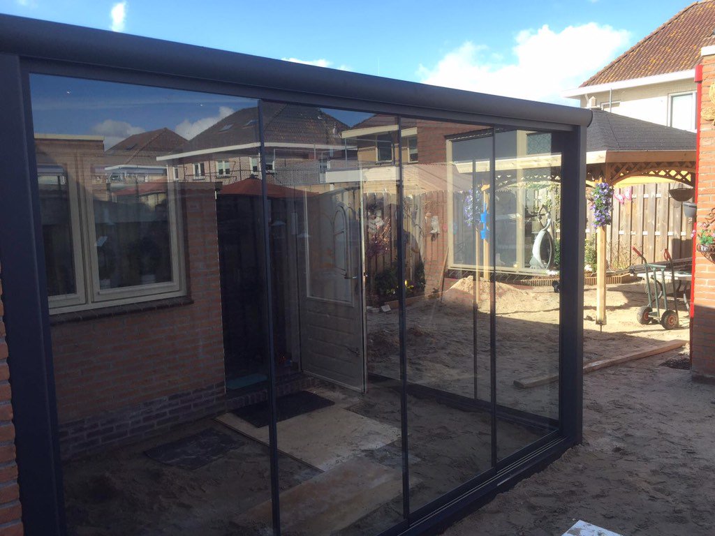 Afgeleverd op #urk , #tuinkamer met schuifwanden .