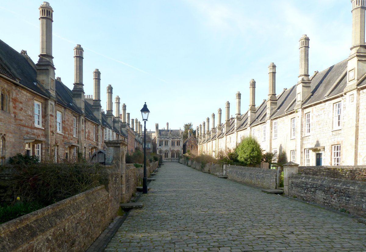 MattAVaughan's tweet image. Vicars' Close in Wells, apparently the oldest residential street in Europe started in C14
