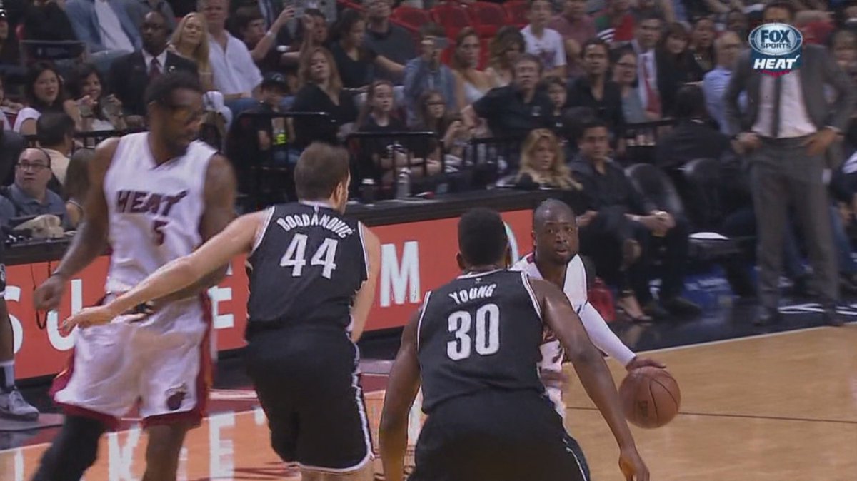 PREVIEW:  The Heat are getting healthy and the Lakers are a mess... bit.ly/1VTOWSy https://t.co/pxJVBGaZps