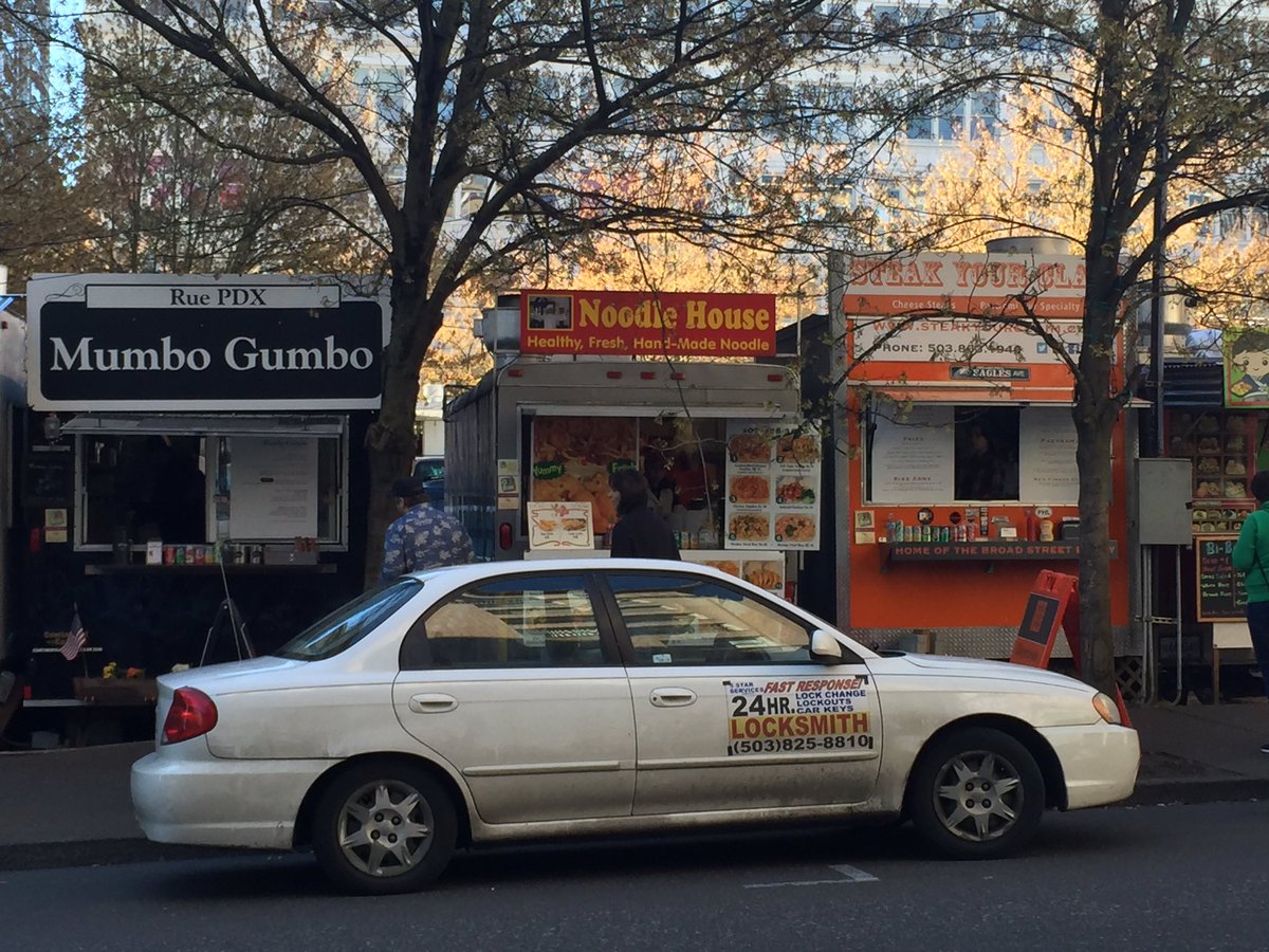 Quick lunch. What should I choose? #ACES2016 https://t.co/8OrmsTaoNh