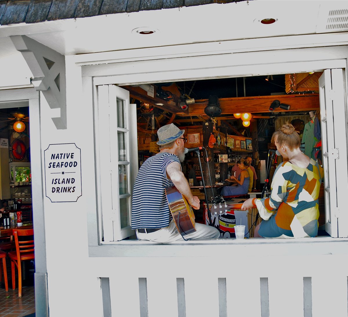 TwoFriendsPatio's tweet image. A3) Sitting under the patio w/ your #FlKeys Friends is a sure way to beat the summer heat.  :) Oh yeah, &amp;amp; sunscreen