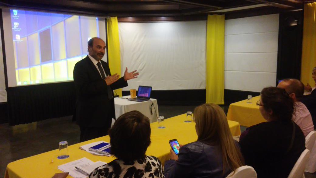 En Santiago se está realizando la Reunión Nacional de Coordinadores de Bibliotecas Públicas @dibam_cl.