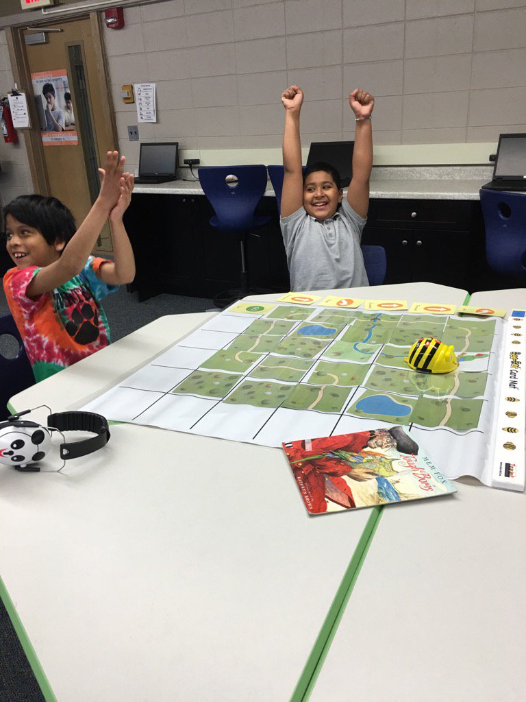 pguio1's tweet photo. literacy + technology = engaged learning! Mrs. Cassidy's class @MinerSchool enjoying their success. @NSSEO_org https://t.co/RlEcXMXkxX