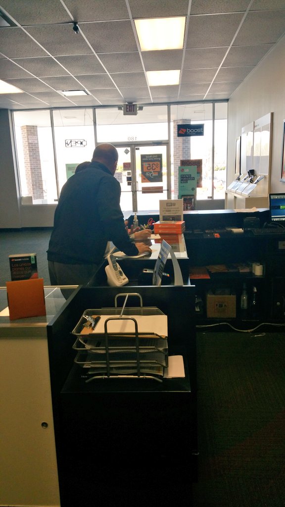 Jsalt_Business's tweet photo. Two new line on a family plan with protection @SPGWinston @SprintCarolinas @Actify_KenV @eSecShawn @CK75Enterprise https://t.co/zEha6b2FBG