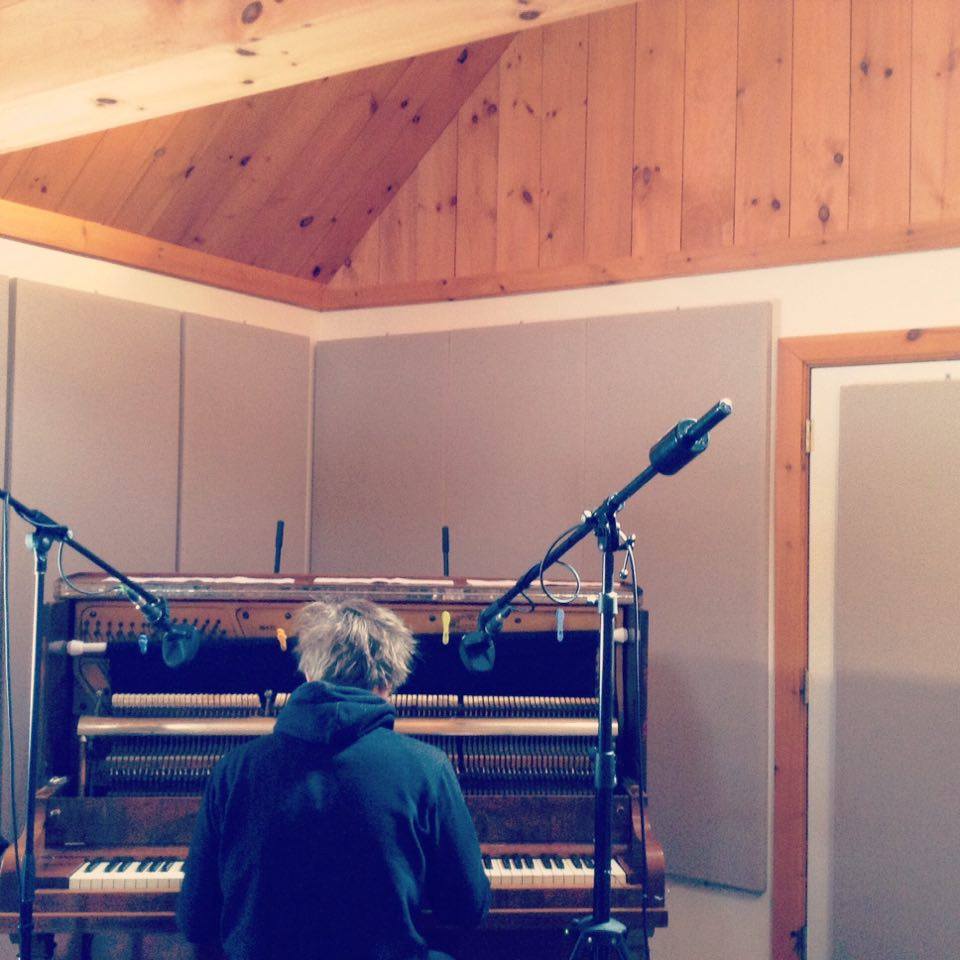 tambour__'s tweet photo. recording of chapitre II outside of town / enregistrement de chapitre II #tambour #modernarecords https://t.co/QfGoXZ5X8v