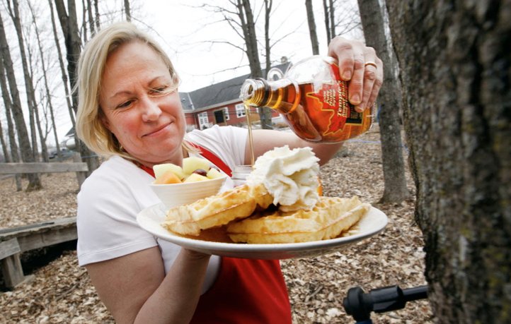 OttawaCitizen's tweet photo. Perfect weather means Lanark County producers awash in 'tsunami' of maple sap. https://t.co/gN96LFFeOI #ottnews https://t.co/WvPtmvJBJa