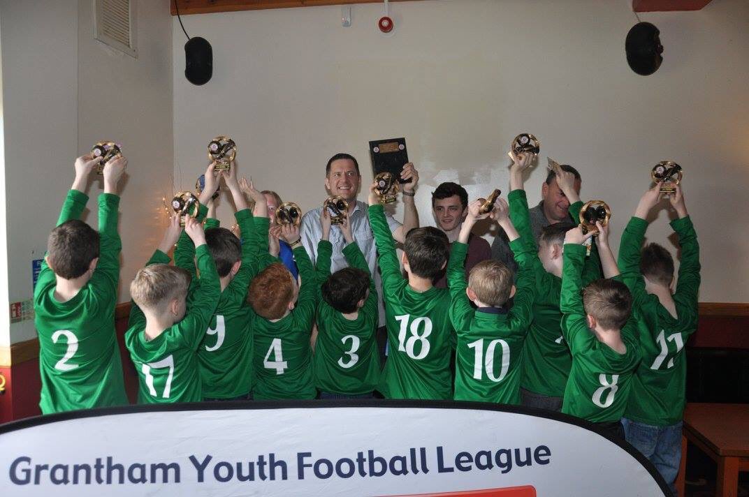 djpearce64's tweet photo. Barrowby Scorpions u9's Futsal Champions 2016. Trophy Presentation. @OnyxTeamwear @GranthamBowl @GranthamYouthFL https://t.co/fSADqcpGXH