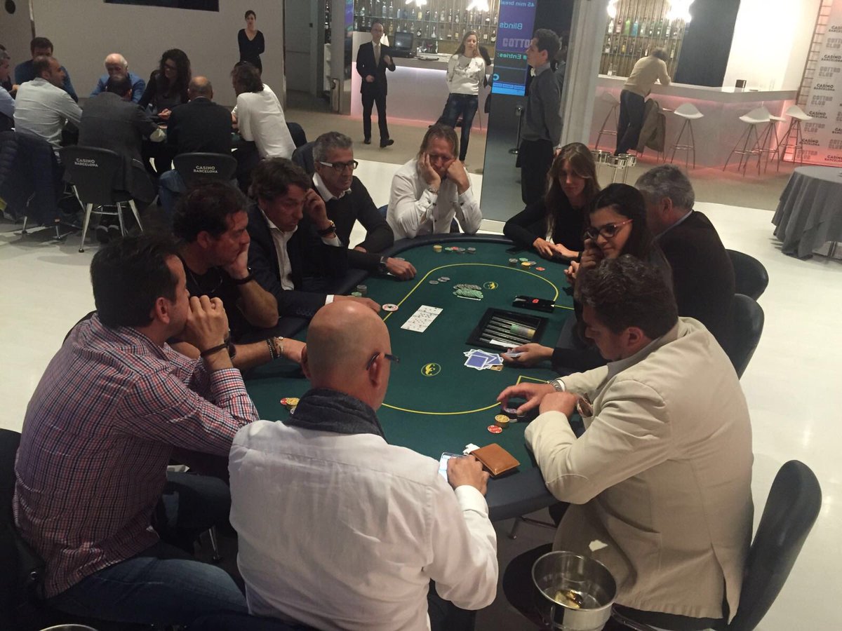 CasinoBarcelona's tweet photo. Acogemos el Campeonato de España de Póker del Mundo del Futbol 2016 ⚽️♥️♣️♦️♠️ #WPFS #barçamadrid #poker https://t.co/R4tCwTDOXV