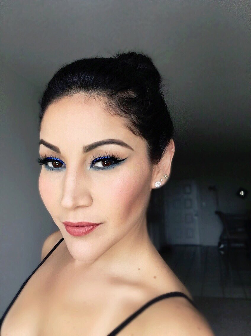 kj2907's tweet photo. Instagram @karenjmakeup  today's look ... Eyeliner blue #makeup #Miami #makeupaddiction #makeupartist https://t.co/OYINfqIJFP