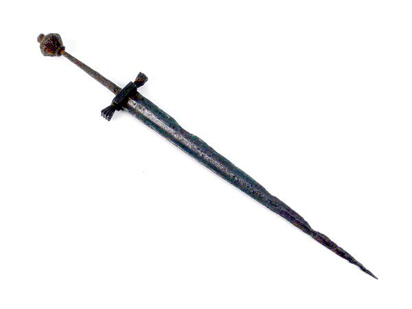WorldClassFacts's tweet photo. During the Middle Ages, the 'misericorde' was a dagger specifically used for finishing off wounded knights. https://t.co/GHK3kVtuPb
