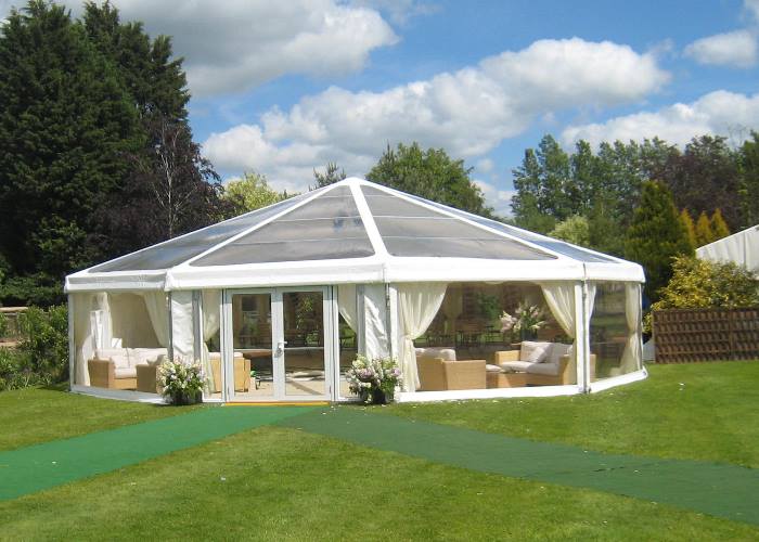 RichardsonHire's tweet photo. Hi #marqueehour - the #cathedralend makes a stunning entrance way to a 12m #clearspan #marquee https://t.co/VwSUJ9FOsC