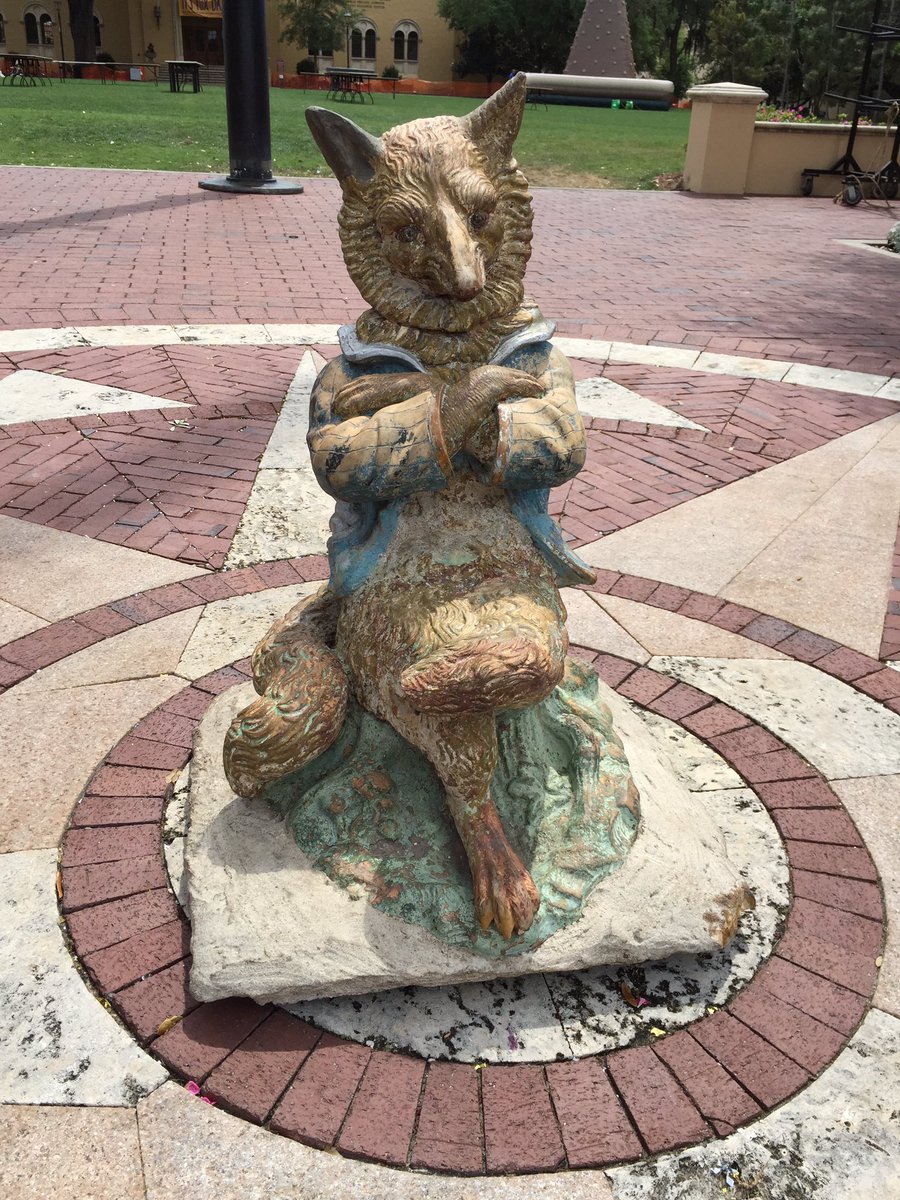 chuckmoffat's tweet photo. #FoxDay16 at @rollinscollege https://t.co/GiQwvqpY2U