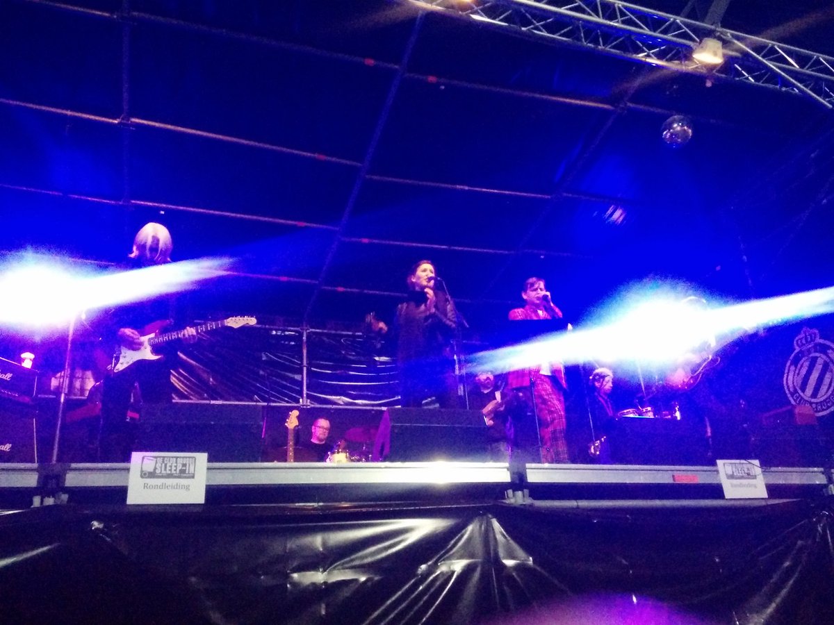 ClubBrugge's tweet photo. Jan the Man &amp; the Grand Slam nu live op het supportersplein. De zanger heeft trouwens een band met Club. #Innergetic https://t.co/I3U4YFjKv9
