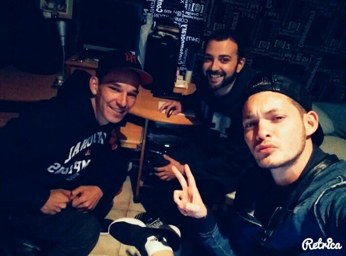 HGonar's tweet photo. @MCastorcitos sale de la bañera y prepara ya su repertorio para #SCenCarnaval17, con @josuasanchez1, Angel y Yone https://t.co/u7rBgZYqpO