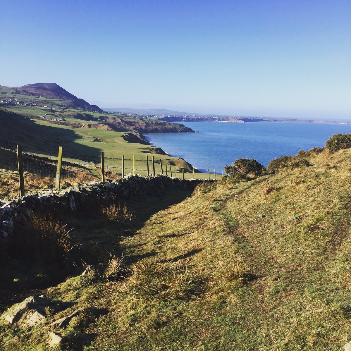 L77LYR's tweet image. Cerddad llwybr yr arfordir dydd gwenar dwythaf #Llithfaen i #Aberdaron #25milltir #BaeNefyn #PenLlyn @WalesCoastPath