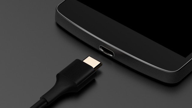 Phandroid's tweet image. Amazon bans non-compliant USB Type C cables that could potentially fry your electronics.  bit.ly/22PtR0U