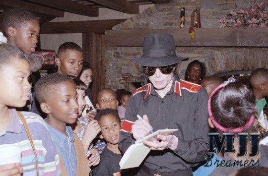 carmelamorelli1's tweet photo. Michael opened his home to inner city children.He would feed them,let them go on rides.. all for free. 💗 https://t.co/QkYzhKaHBs