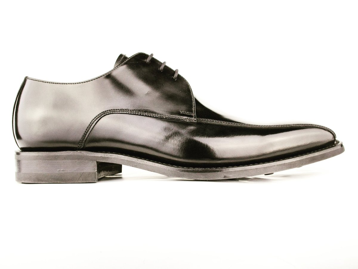 SMARTSHOES4U's tweet photo. #Loake 261 with rubber studded sole for greater durability and grip #menshoes #shoes #shoe now available @ #smshoes https://t.co/pYYsD8xYWB