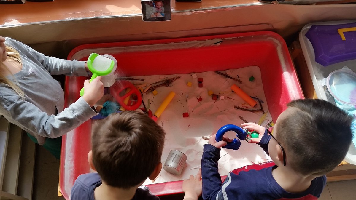 AyrRoom2's tweet photo. Discovering with magnets! https://t.co/RIxxBYoT7C