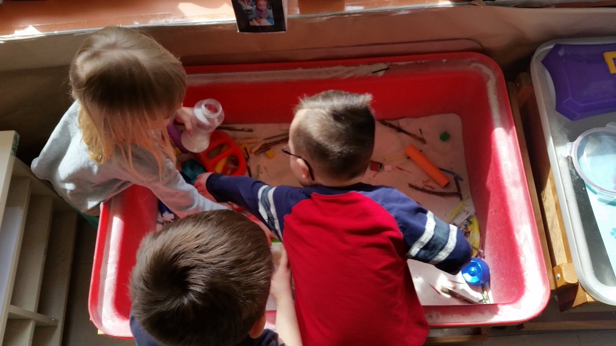 AyrRoom2's tweet photo. Discovering with magnets! https://t.co/RIxxBYoT7C