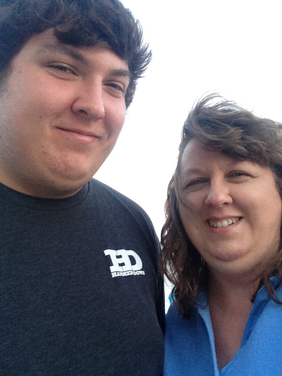 mommy3sons's tweet photo. @Clever_Network q7 walks on the beach #ThisIsFit #sweepstakes https://t.co/x6gkMl7pj8
