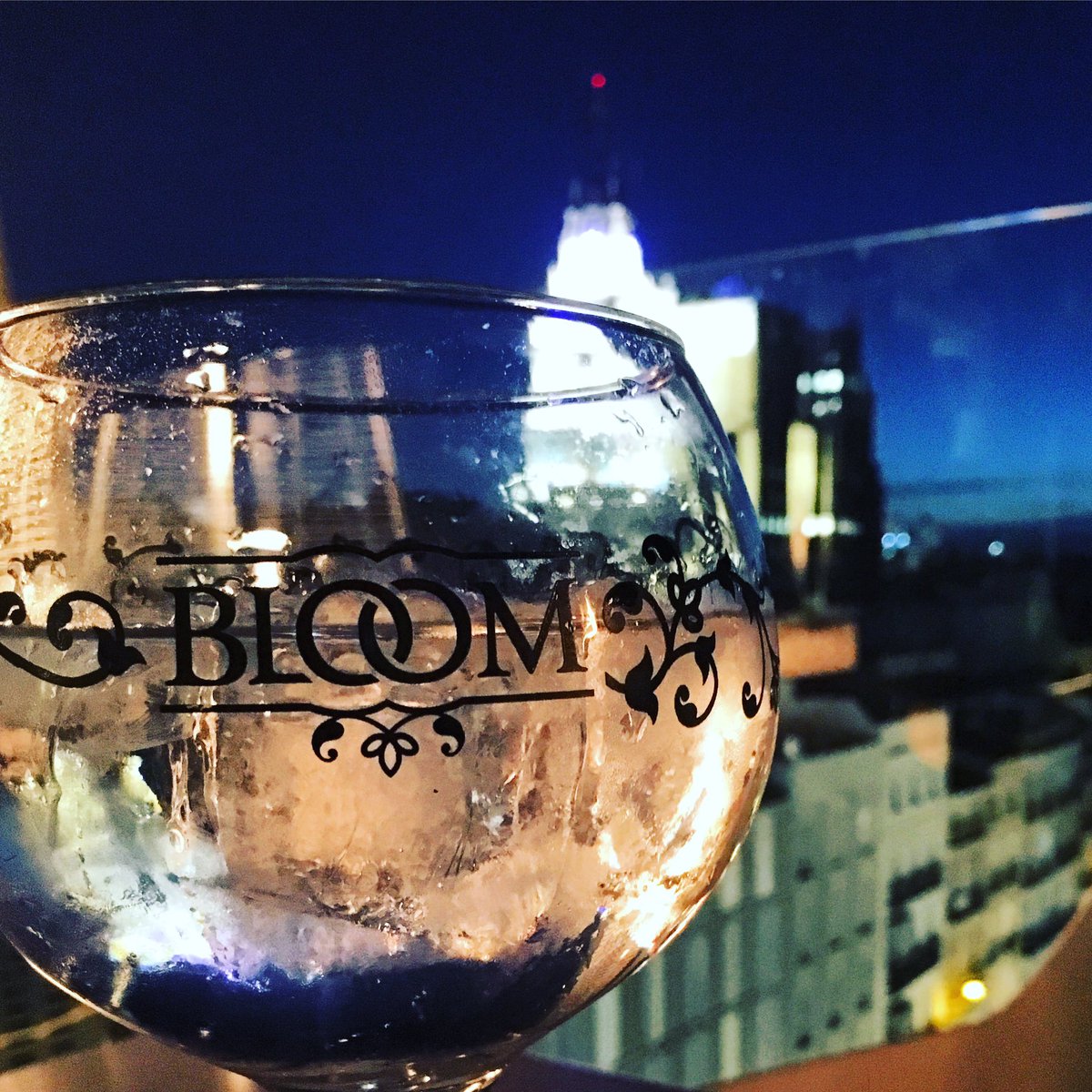 JesusIReyes's tweet photo. 🍸@BLOOMGin always in my best moments #TheGinCollectionContest #TheGinCollectionContest2016 #BloomGin @RoomMateHotels https://t.co/xwXkA7u2Um