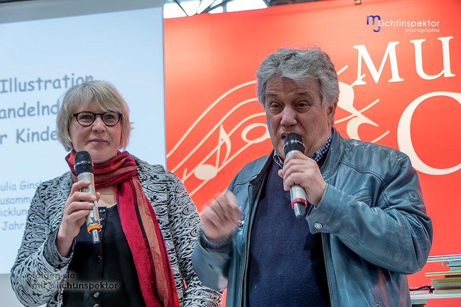 review #lbm16 - Julia Ginsbach auf der Leipziger <a href="/buchmesse/">Leipziger Buchmesse</a> 2016 mit Rolf <a href="/Rolf_Zuckowski/">Rolf Zuckowski</a> . #musikfürdich #sikorski