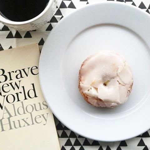 Looks like our kind of lunch - cro-dough and coffee! 👍🏻