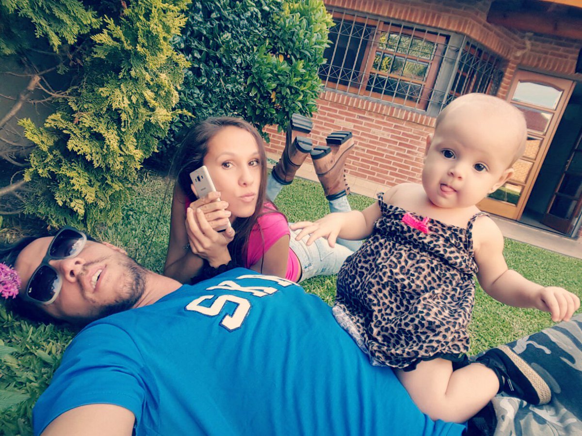 BarbySilenzi's tweet photo. Asi fue la tarde de pascuas para Elenita 😍😍😍😍 Te amamos chanchita 💖 https://t.co/9ZZWVcQKj3