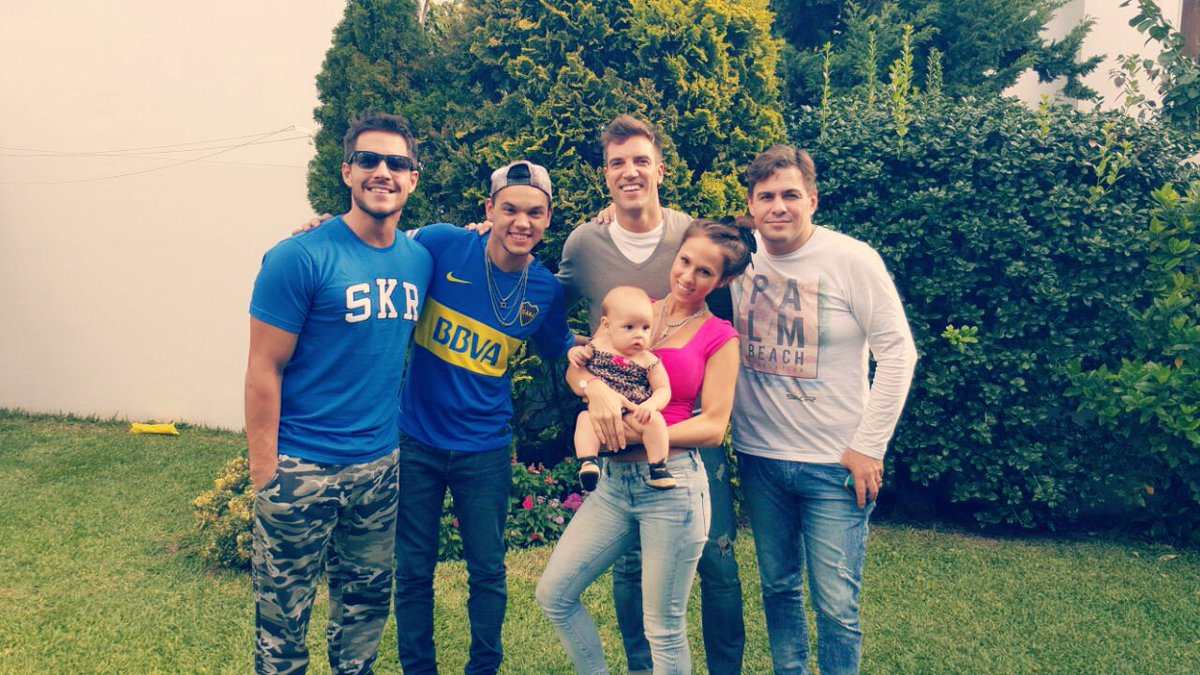 BarbySilenzi's tweet photo. Asi fue la tarde de pascuas para Elenita 😍😍😍😍 Te amamos chanchita 💖 https://t.co/9ZZWVcQKj3