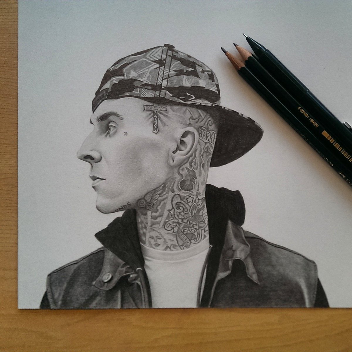 Lois_LM's tweet photo. Done!!! @travisbarker portrait #art #artist #drawing #graphite #travisbarker #blink182 #CanISay #DrumsDrumsDrums https://t.co/qTraJl8i14