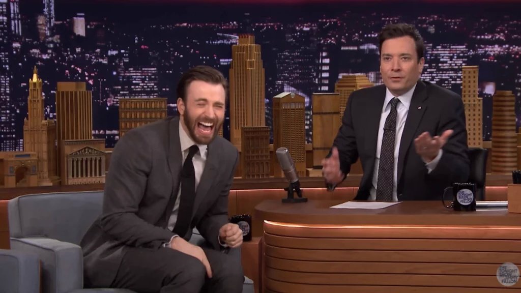 FanWithoutPlan's tweet image. What goes on inside Chris Evans' head??? Why??is?he?laughing?!while?the?others?are?chil?!?