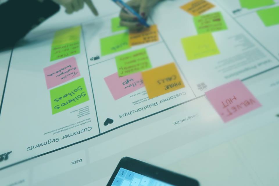 Ayer taller plan #ModelCanvas con <a href="/JuntoSalimos/">JuntoSalimos</a>  <a href="/JaviGRodrigo/">Javi Garcia</a>. Habrá +, apúntate gratis: spanish.madrid.usembassy.gov/es/noticias/ev…