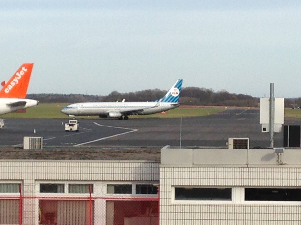 aviationcallum's tweet photo. @KLM_UK #Avgeek KLM 737-800 in the beautiful retro https://t.co/4buCPF0jg8 of the best airlines. https://t.co/mc6wzBEGBx