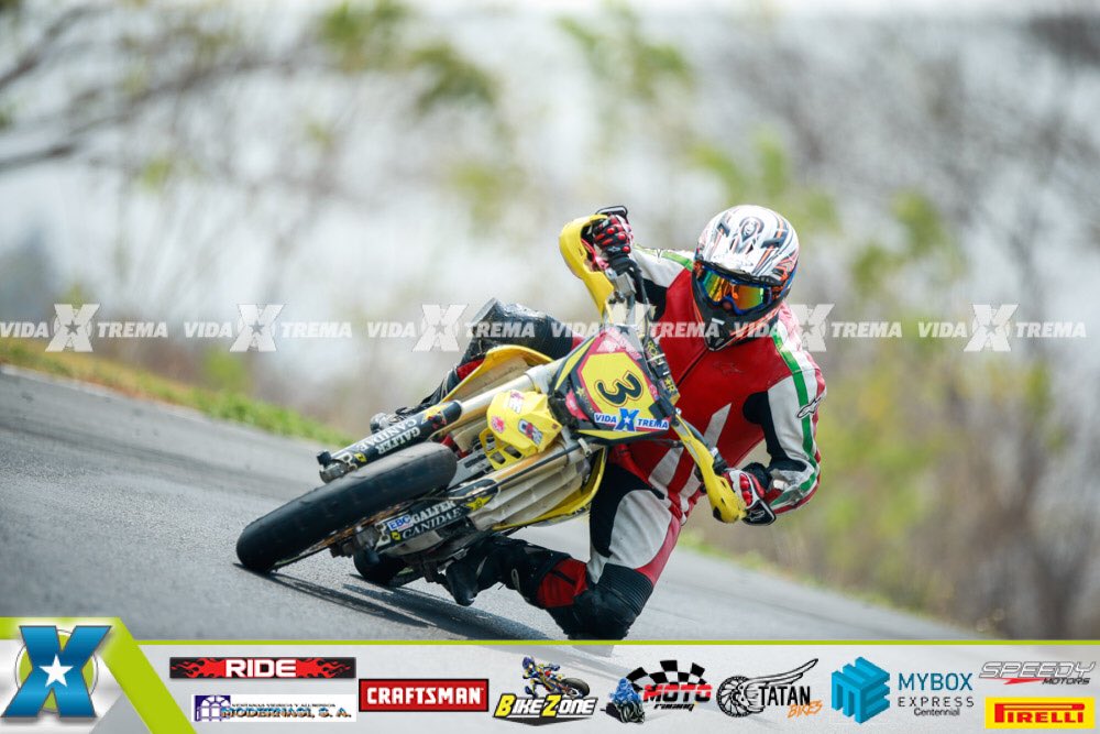 Y así inicia el Campeonato Nacional de Motovelocidad 2016! #teamchichospizza #rudyleon foto gracias a VidaXtrema