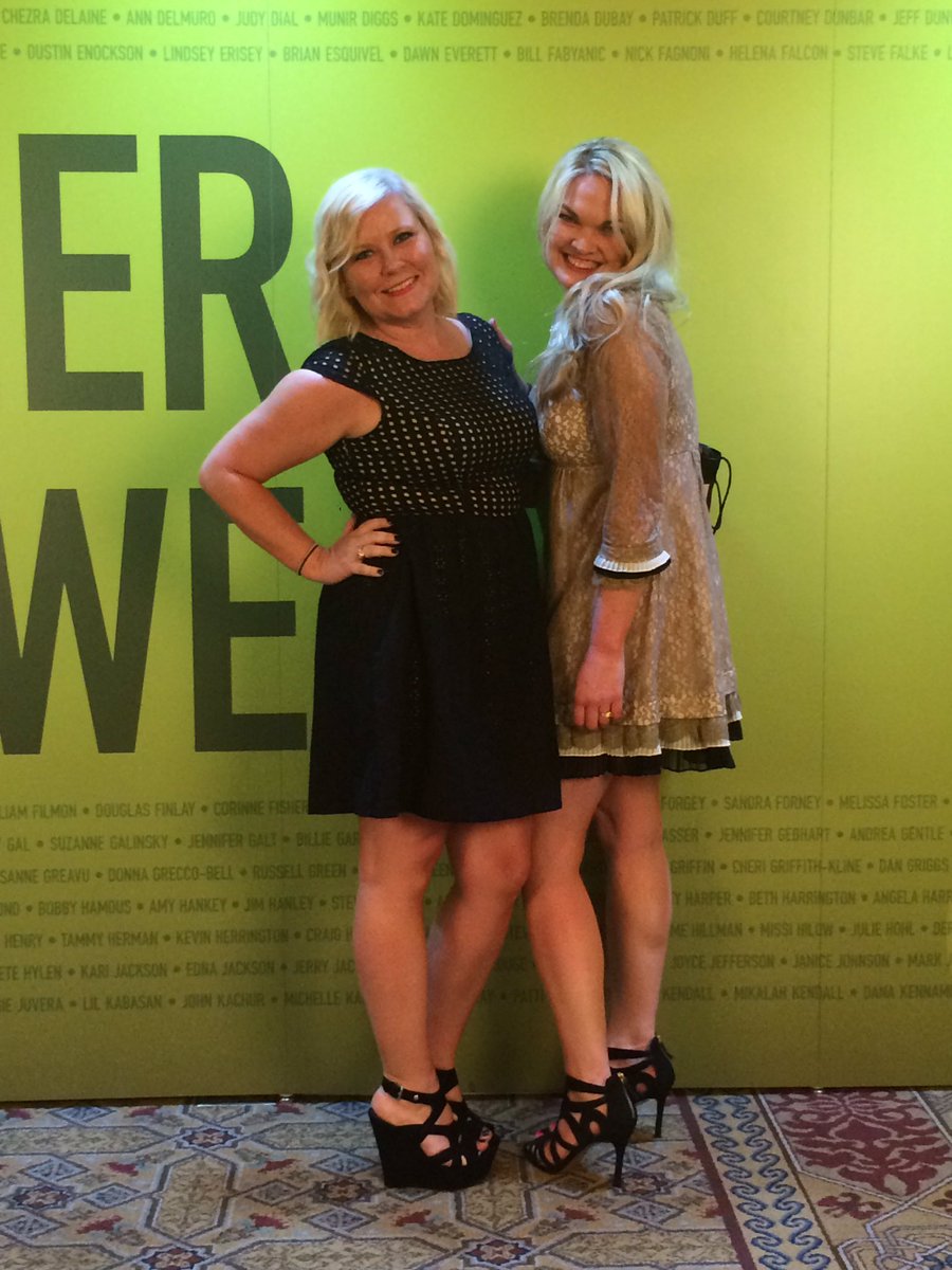 UHDowntownBooks's tweet photo. #bnblondeshavemorefun #togetherwe2016 https://t.co/9mwINmkawo