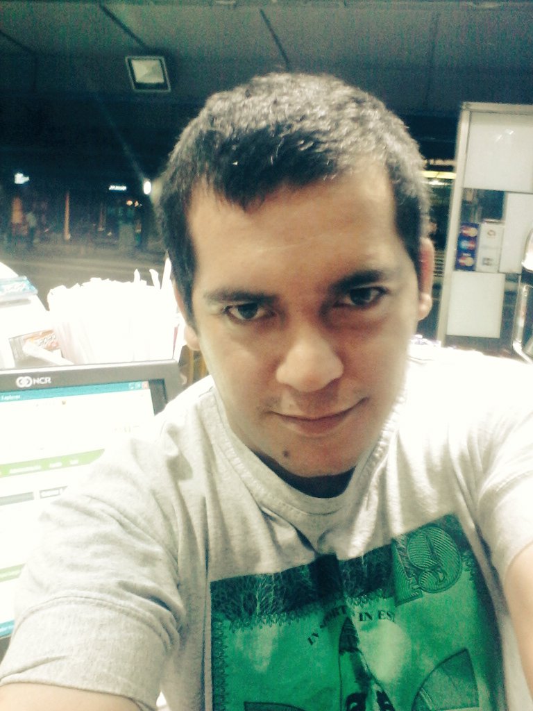 MJavasarin's tweet photo. #apagatele
#FantasmaPop @diegot73 @hectorlocutor @VeroMerigo desde mi la buró chicos un abrazo a todos ...!!! https://t.co/xPTCUyJLLj