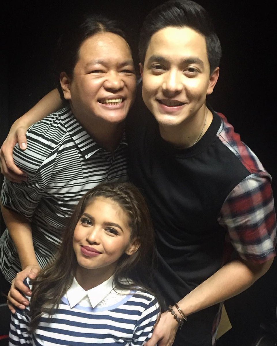 ALDubFTnQT's tweet photo. Selfie with MaiChard 

Grabe talga tong si Tisoy oh, npaka caring kinikilig ako sa kamay nya 😍

#ALDUB37thWeeksary
© https://t.co/FHuX1uR5tk