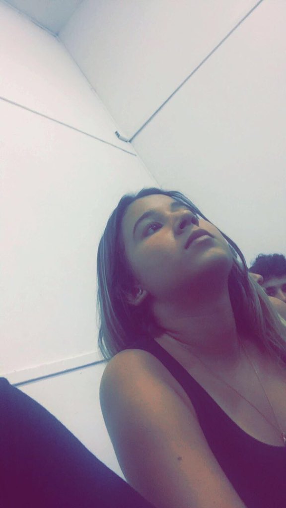 bdayptzuda's tweet photo. Vendo a novinha beijar outras bocas https://t.co/zNgDxLtsaP