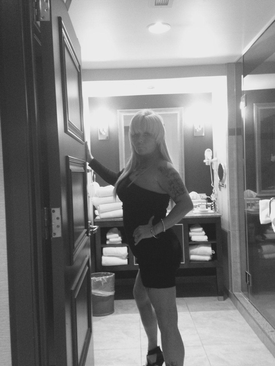 QueenRforeva tweet picture