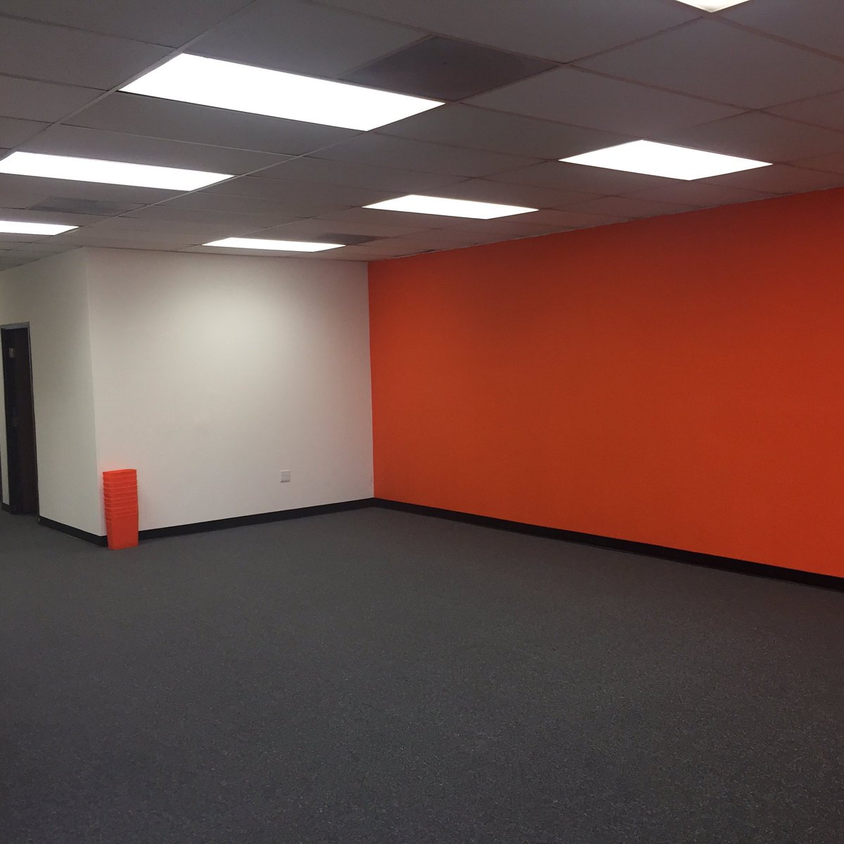 logisticsfox's tweet photo. #newoffice #freightsales #logistics #logisticsfox #freight https://t.co/hd212d6dAY