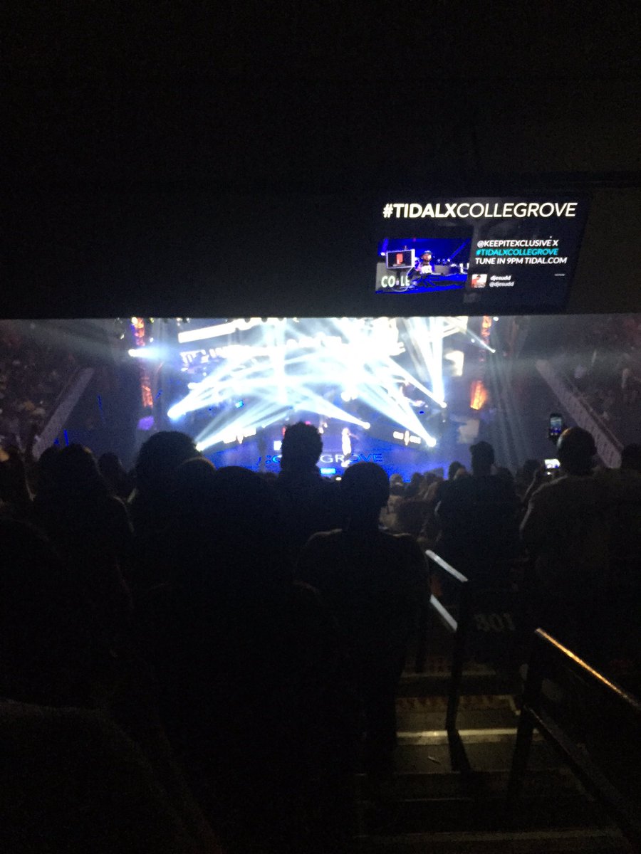 drumpfcommadon's tweet photo. #2chains2016 #tidalxcollegrove #endorsement https://t.co/JXN2LU0EJO