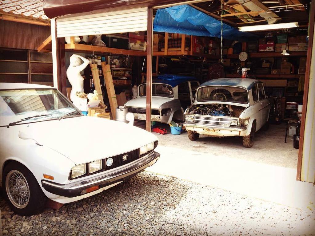 oldcar_photo's tweet photo. お家のガレージ使えんくなっとる(´Д` )そういえば親父がもう一台キャロル買ってました笑 #mazda #carol360 #kpda #isuzu #117coupe #pa96 #suzuki #jimny #sj30 #旧車… https://t.co/AlRwTknUw7