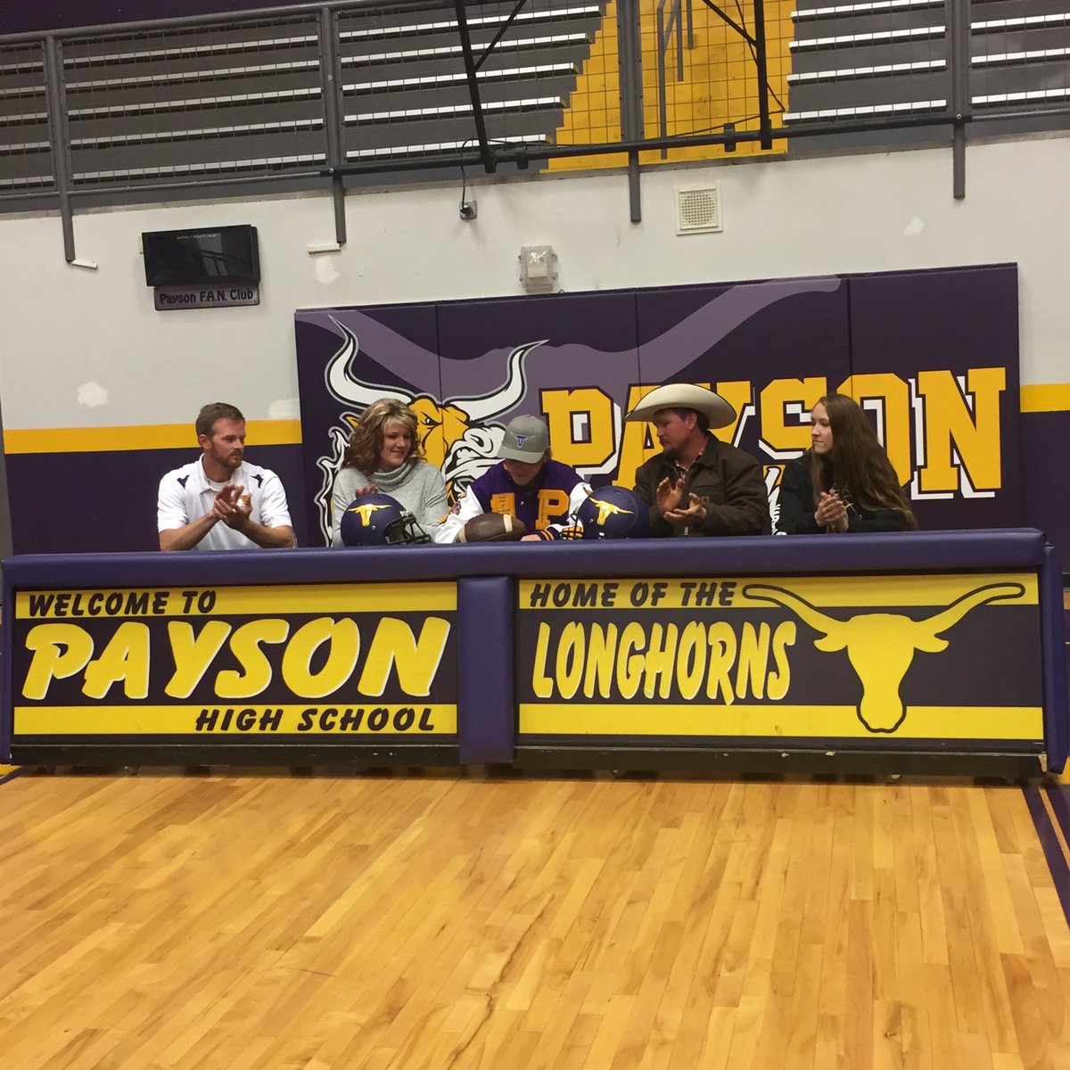 PaysonFootball's tweet photo. Congrats to @wyattchapman12 on signing his letter of intent to Colorado Mesa! #GoHorns https://t.co/aP5hmazKVK
