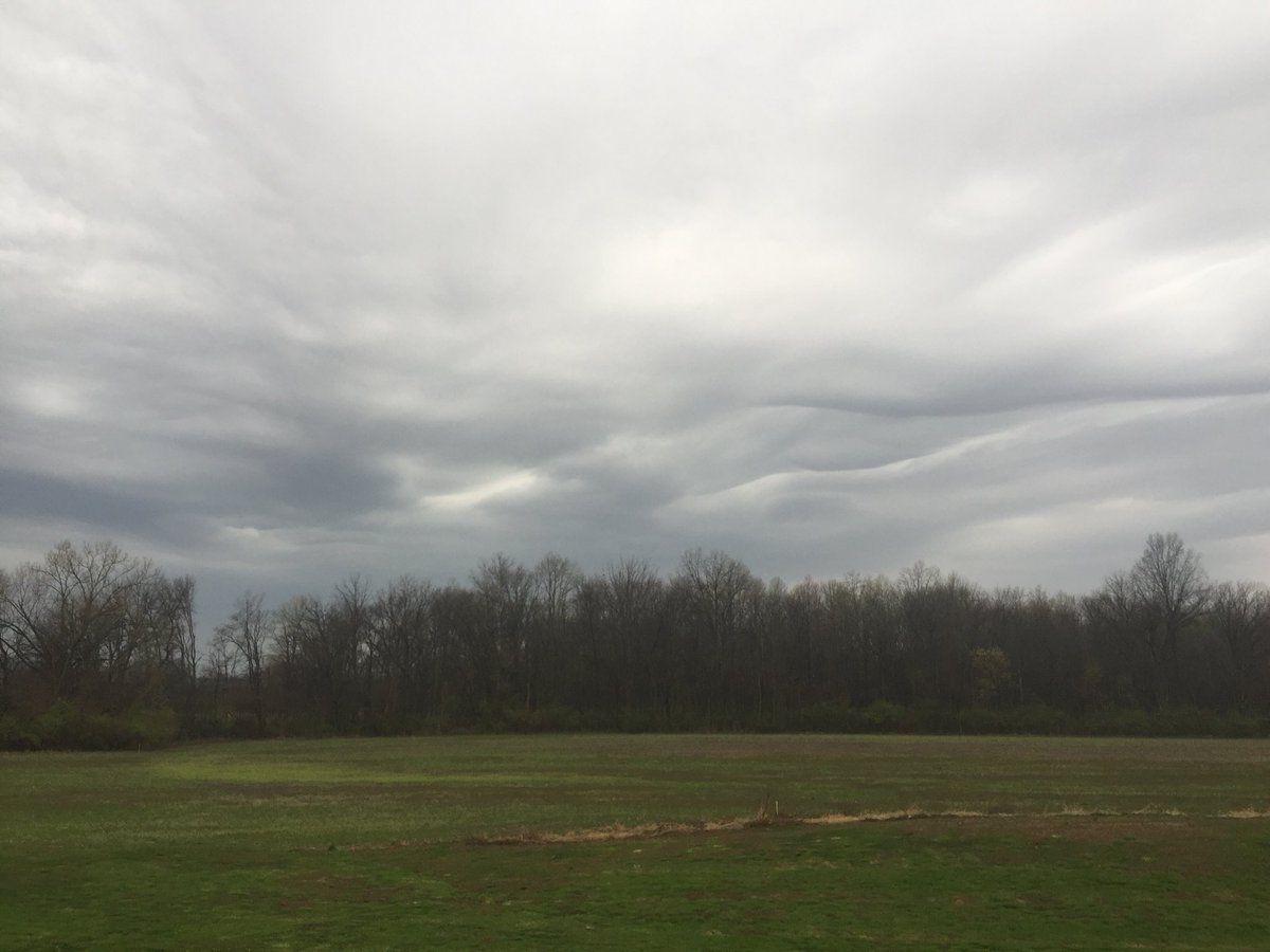 bstrongchristne's tweet photo. @BobVanDillen - Bob, what type of clouds are these? (Terre Haute, IN) https://t.co/cqEkWd0bTt
