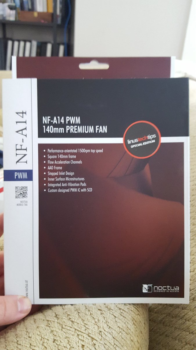 deepthinker22's tweet image. Because not poo brown.  Thank you Linus for saving me from the poo. #noctua, #youshould, #builditbeautiful