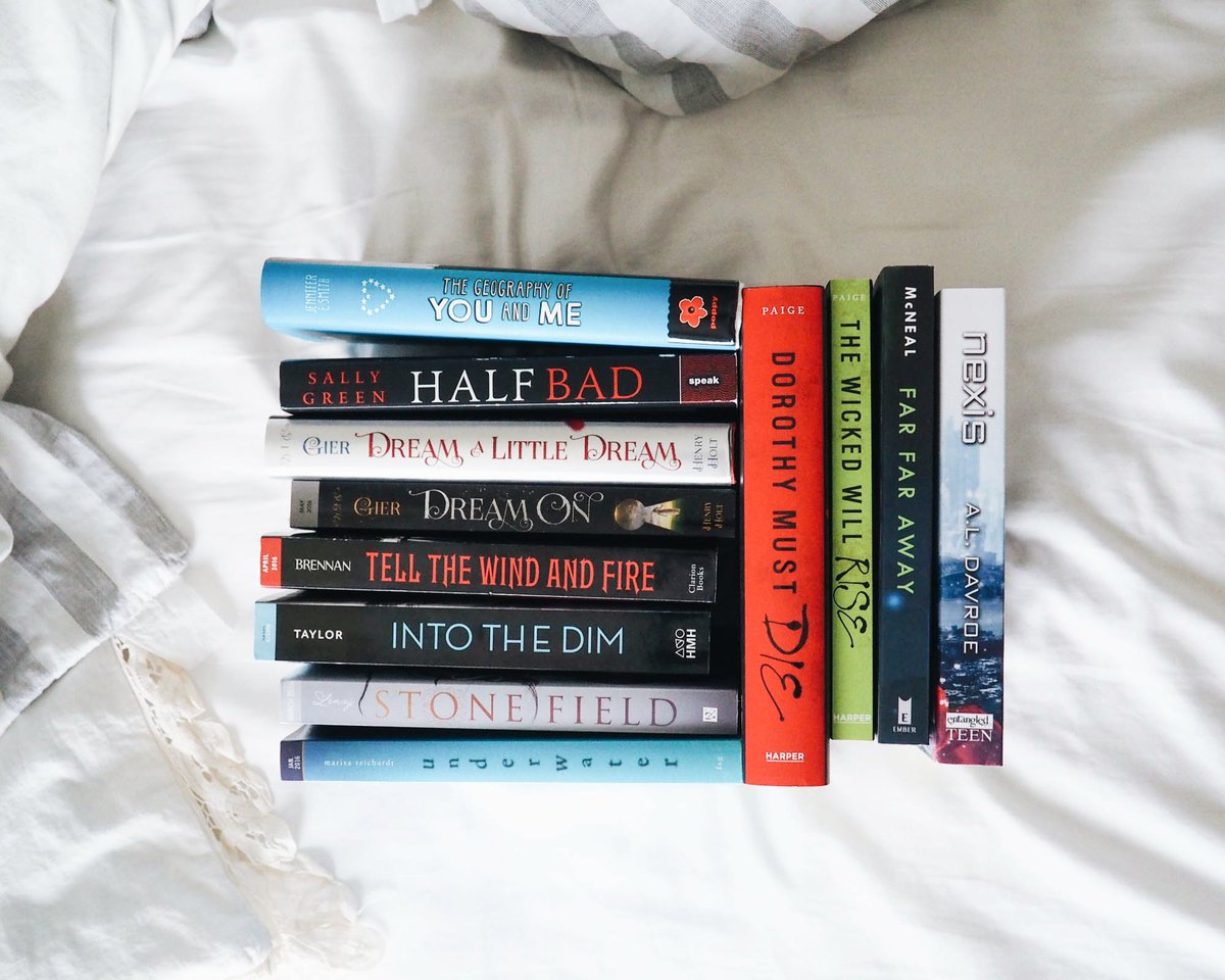 twirlingpages's tweet photo. SPRING CLEANING GIVEAWAY 🌸 RT &amp; follow to win all these books – ARCs, HCs, PBs, and all! ends 4/8. US only. 💕 https://t.co/aSm73Gz6xe