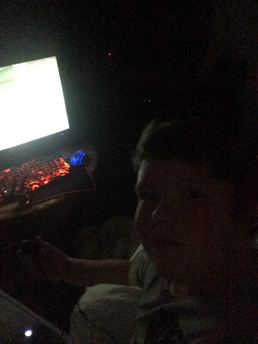 4thomasrules's tweet image. Hello people of earth this is my life