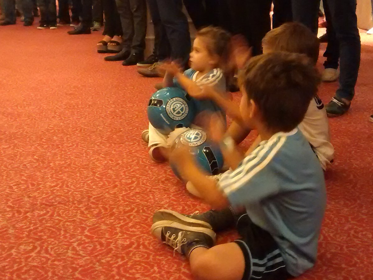 dribblingAR's tweet photo. #PelotaPirata ya tiene sus primeros fans ;) https://t.co/LbgyITL26E