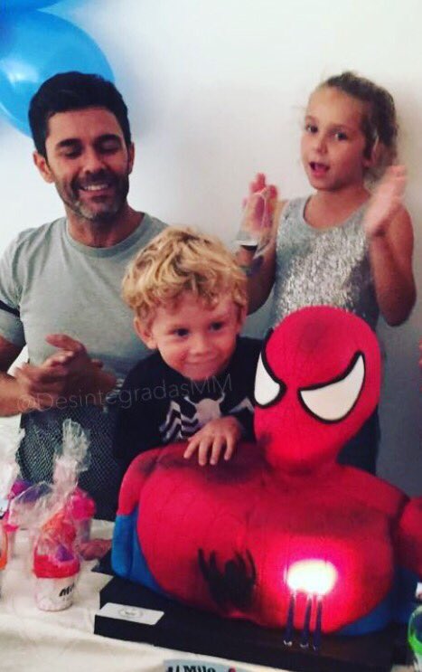 DesintegradasMM's tweet photo. Que ellos tres estén juntos es todo lo importante de la vida. 💞✨ https://t.co/D0JaFP1Iog